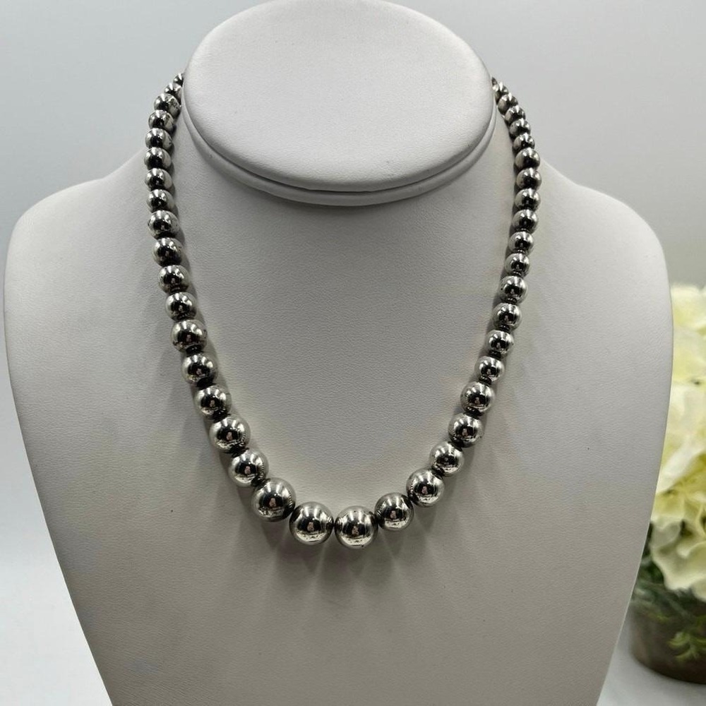 Tiffany & Co Authenticated Hardwear Sterling Graduated Beaded Soldered Necklace